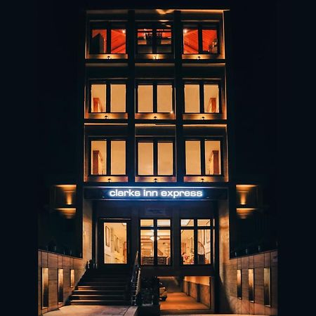 Clarks Inn Express, Dehradun Eksteriør billede