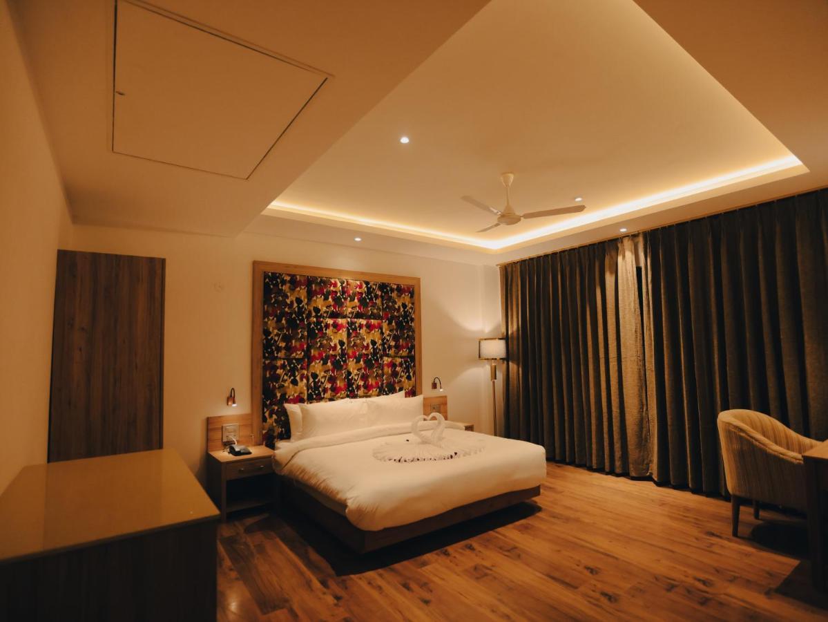 Clarks Inn Express, Dehradun Eksteriør billede
