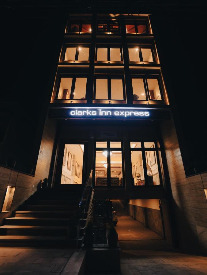 Clarks Inn Express, Dehradun Eksteriør billede