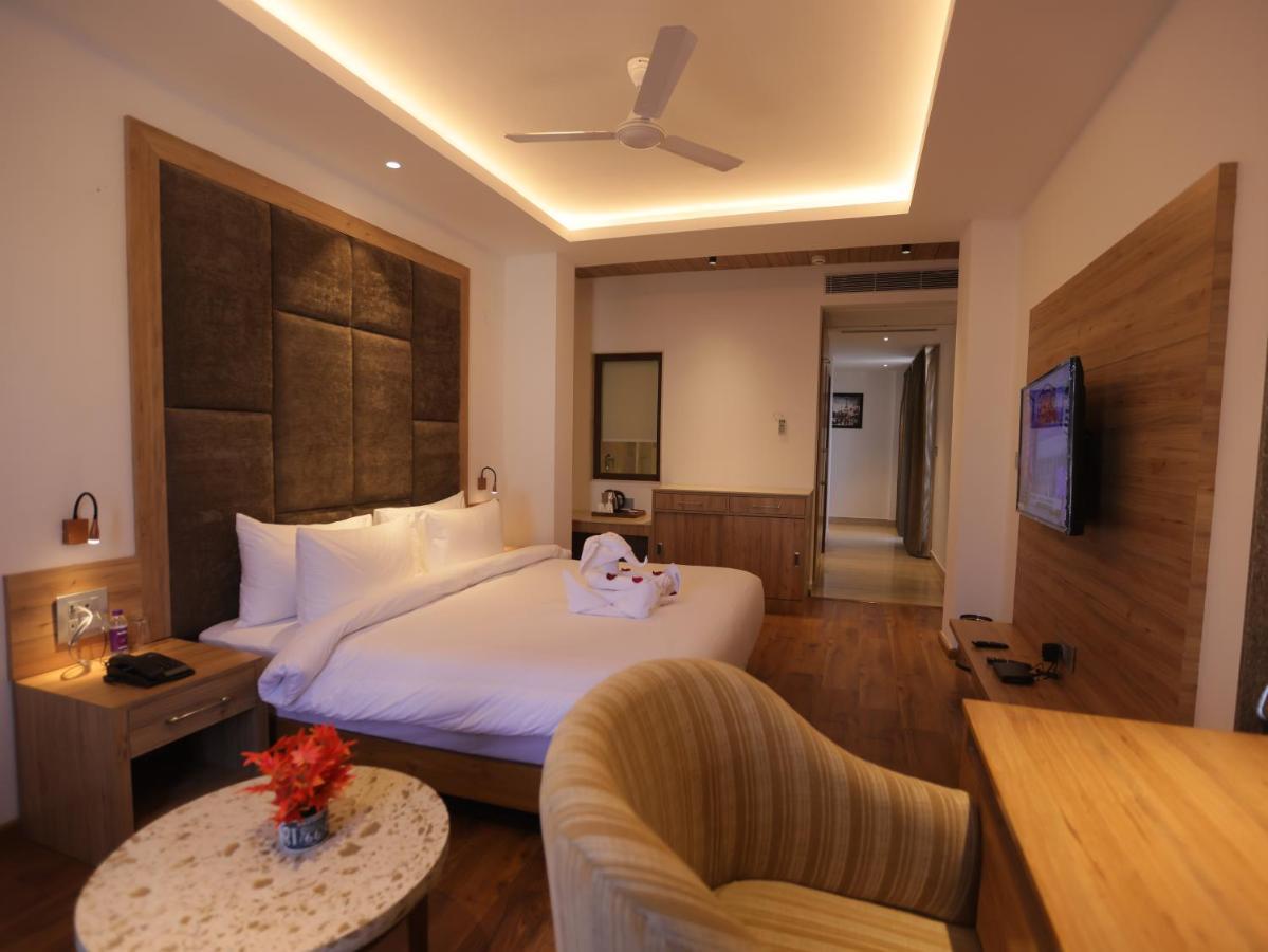 Clarks Inn Express, Dehradun Eksteriør billede