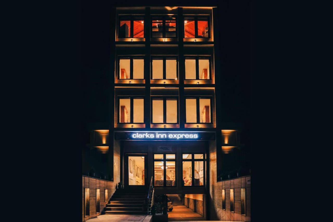 Clarks Inn Express, Dehradun Eksteriør billede